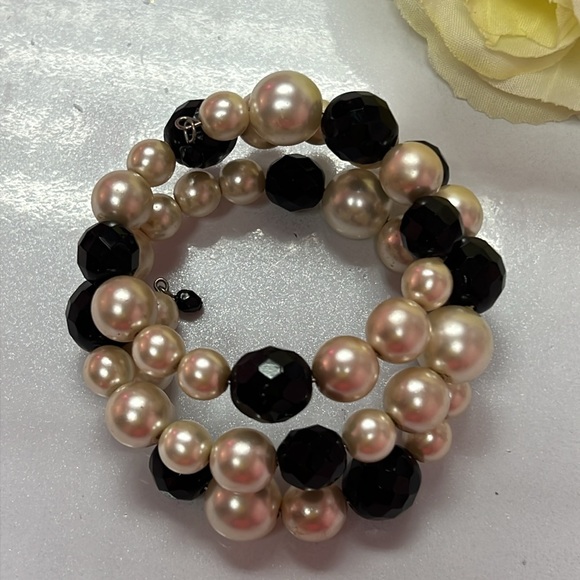 🖤WHITE HOUSE BLACK MARKET JEWELRY - BRACELET & MATCHING EARRING SET 🖤 - Picture 5 of 10